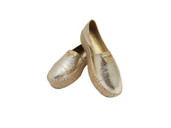 Prada - Espadrilles in gold metallic leather