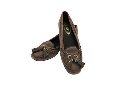Tod's, Mocassini in suede grigio tortora con nappine