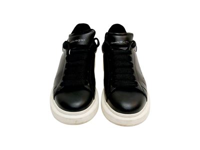 Alexander McQueen, Sneakers Oversized in pelle nera con para in gomma bianca