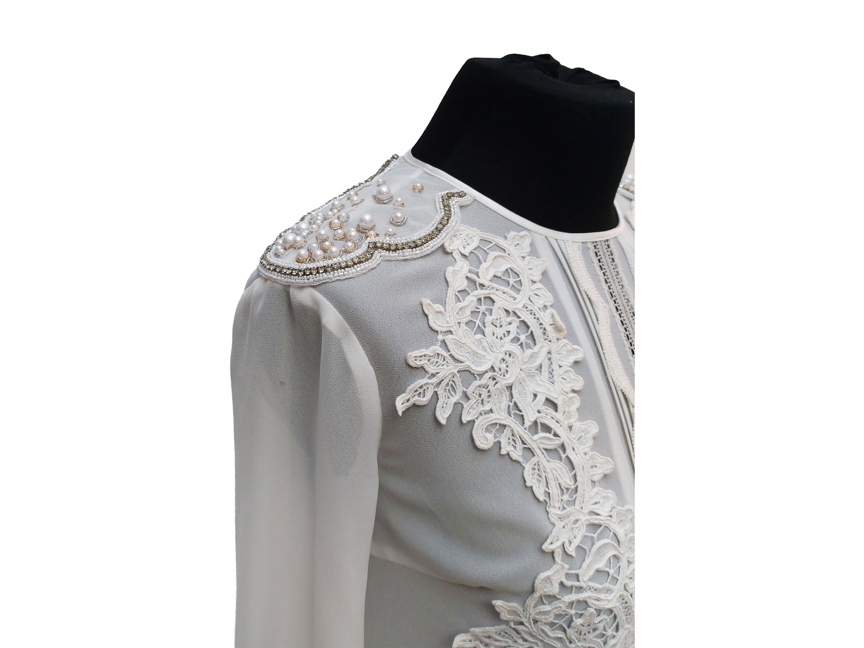 Elisabetta Franchi, Camicia bianca decorata con perle simulate e pizzo