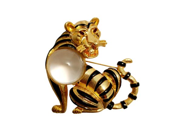 Trifari style animalier brooch
