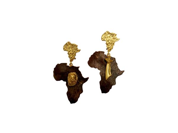Orecchini etnici in legno e metallo golden tone