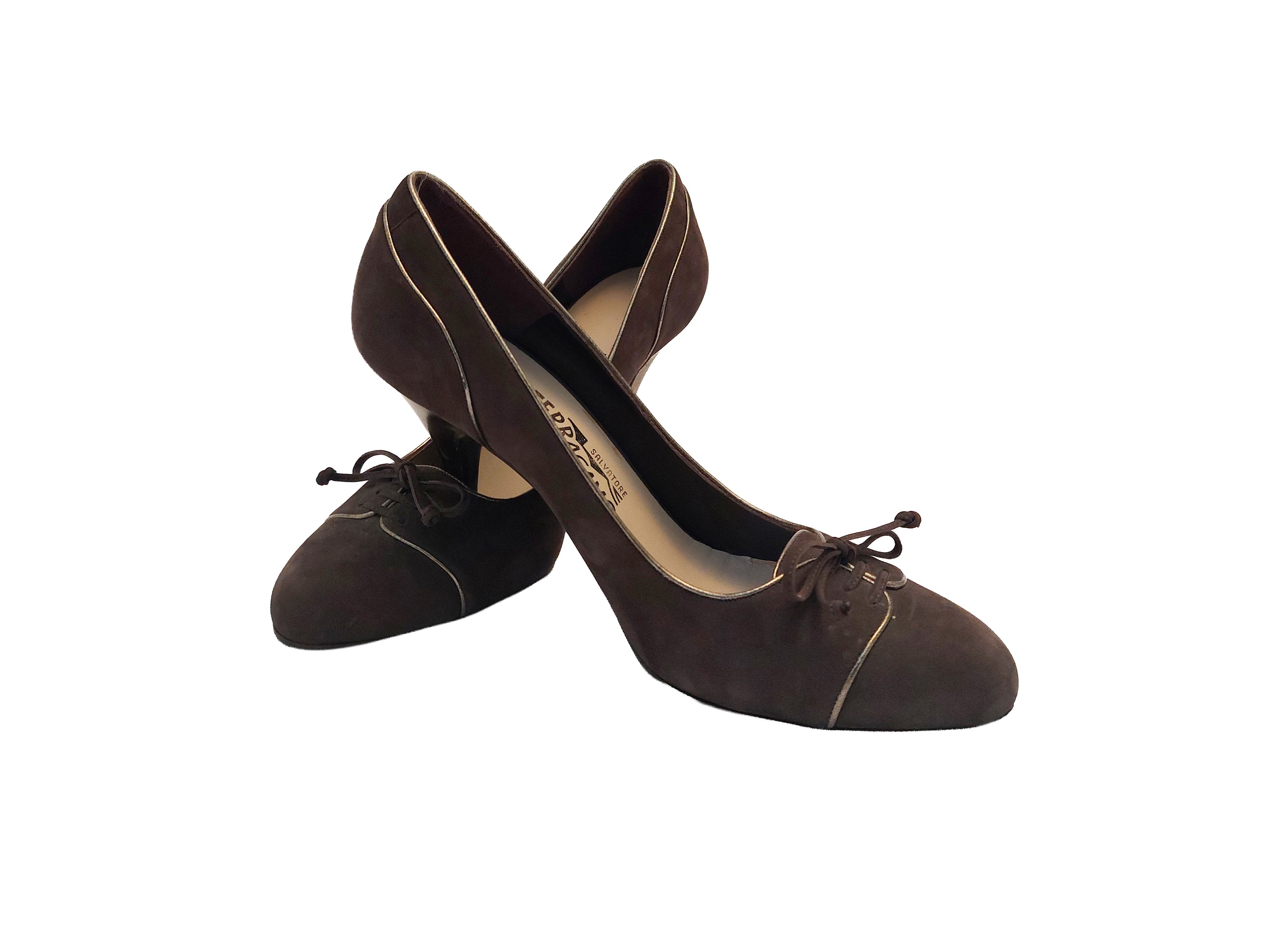 Ferragamo, Décolleté in scamosciato marrone con lacci e profili in pelle bronzo metallizzato
