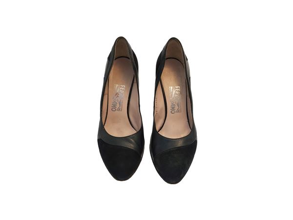 Salvatore Ferragamo - Black leather and suede pumps