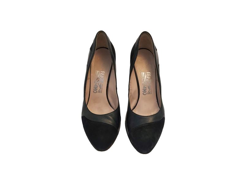 Ferragamo, Décolleté nere in pelle e suede con tacco 8 (n. 39)