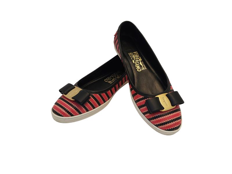Ferragamo, Ballerine rosse e nere con motivo a zig zag