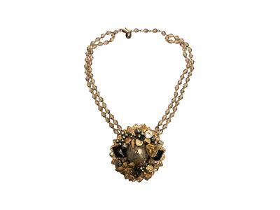 Miriam Haskell, Collana a due fili con pendente floreale in filigrana dorata e perle simulate