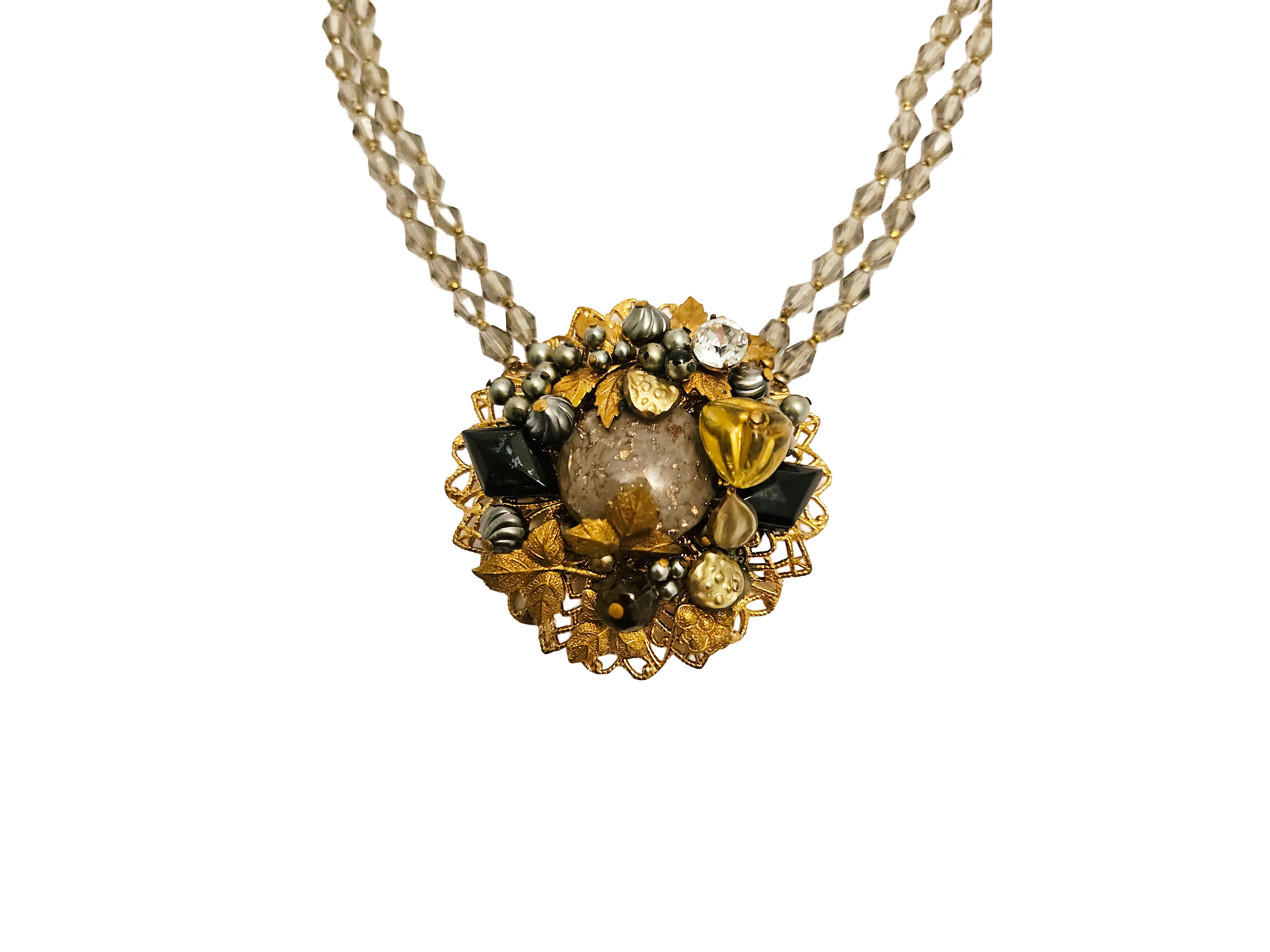 Miriam Haskell, Collana a due fili con pendente floreale in filigrana dorata e perle simulate