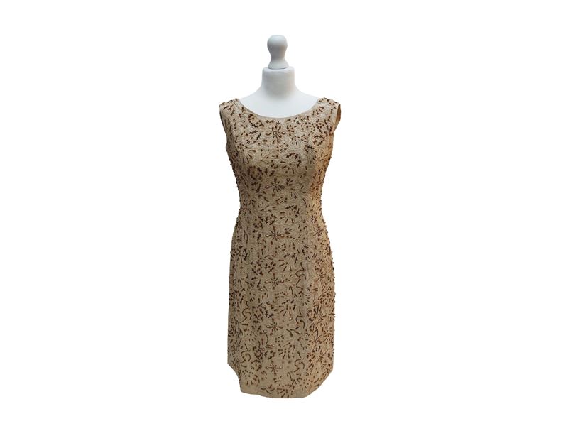Abito Sartoriale in Pizzo Beige con Perline