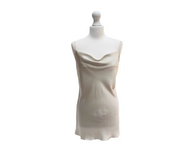 Ozbek, Completo in raso grigio perla con pantaloni palazzo e top lungo a scollo a goccia
