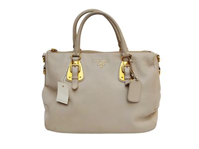 Prada, Borsa in pelle martellata color riso con tracolla removibile