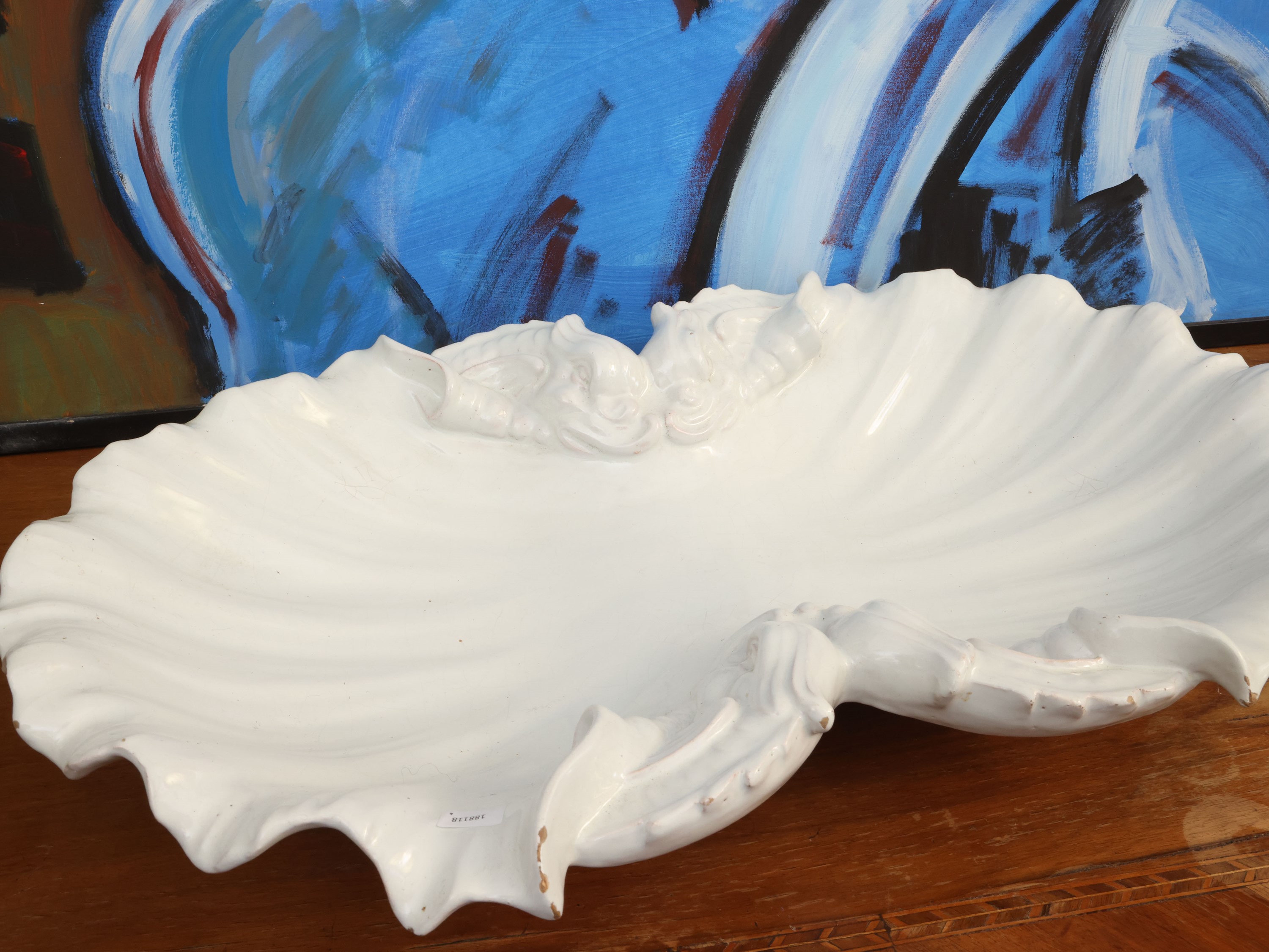 Cantagalli, Grande centrotavola in ceramica a doppia conchiglia con delfini barocchi