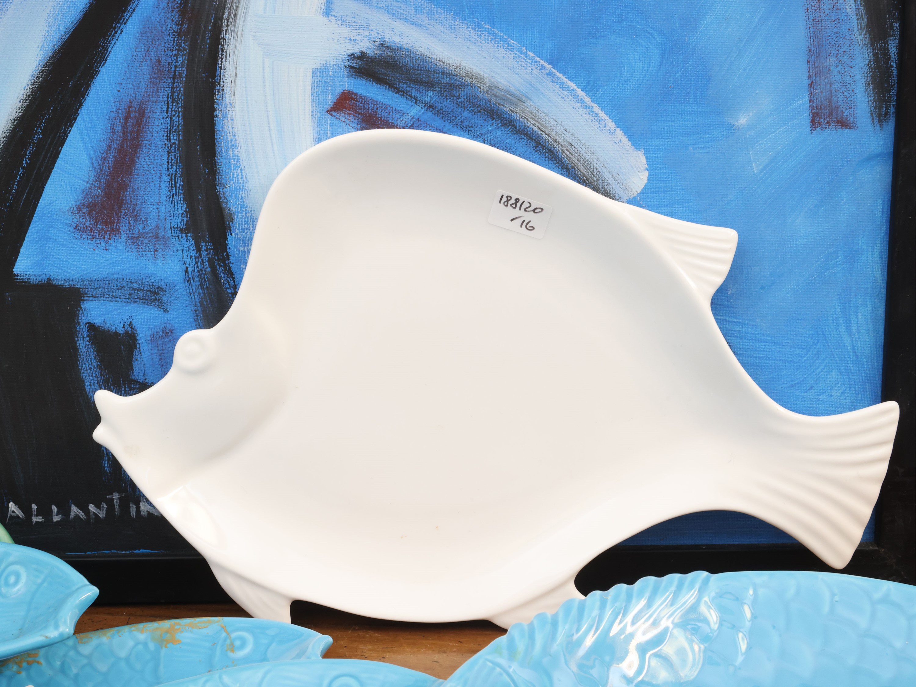 Miscellanea di accessori per antipasti di pesce in ceramica, con vassoio per ostriche e vassoi co...