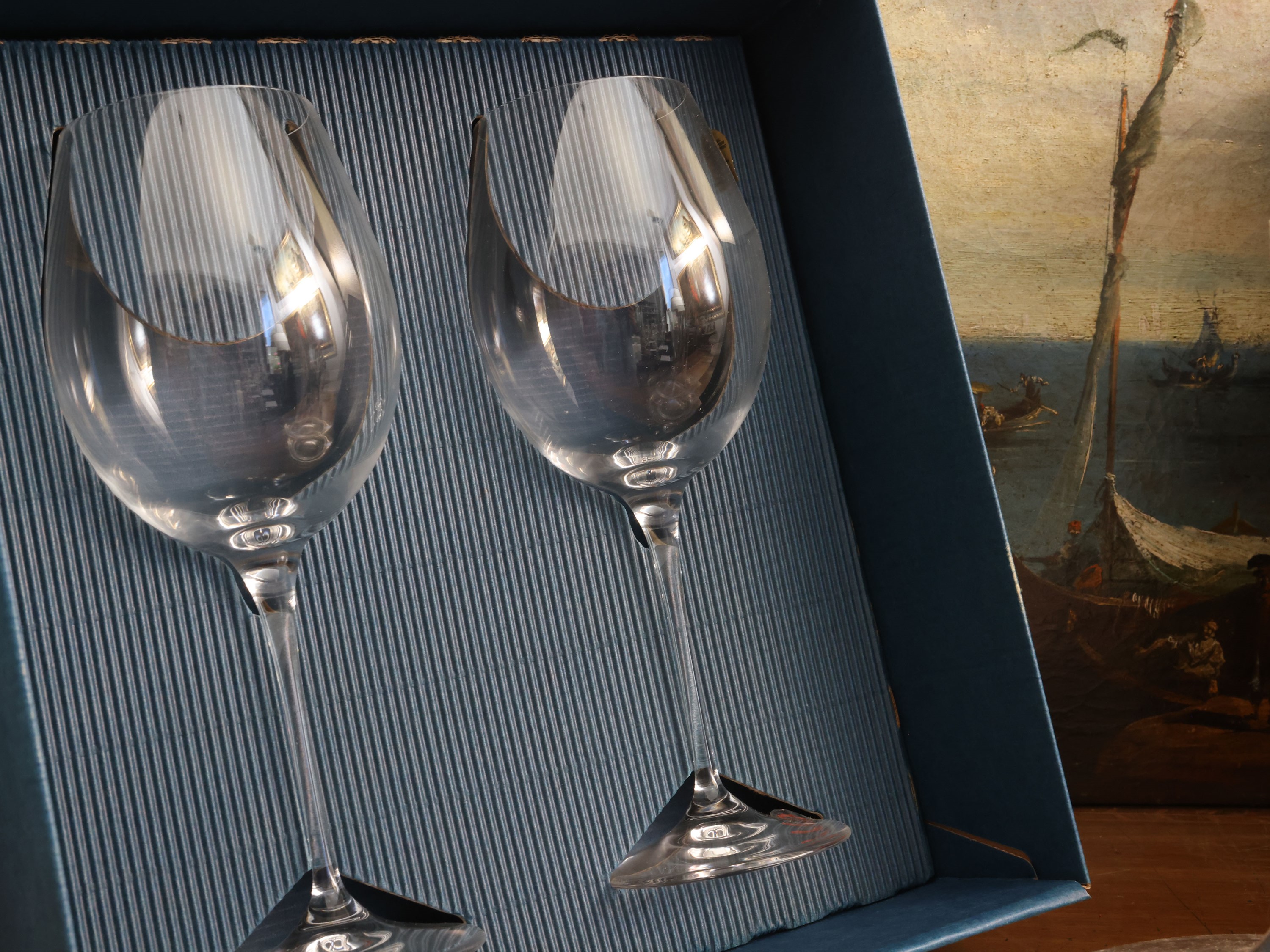 Serie di calici a ballon e decanter per la degustazione del vino in cristallo