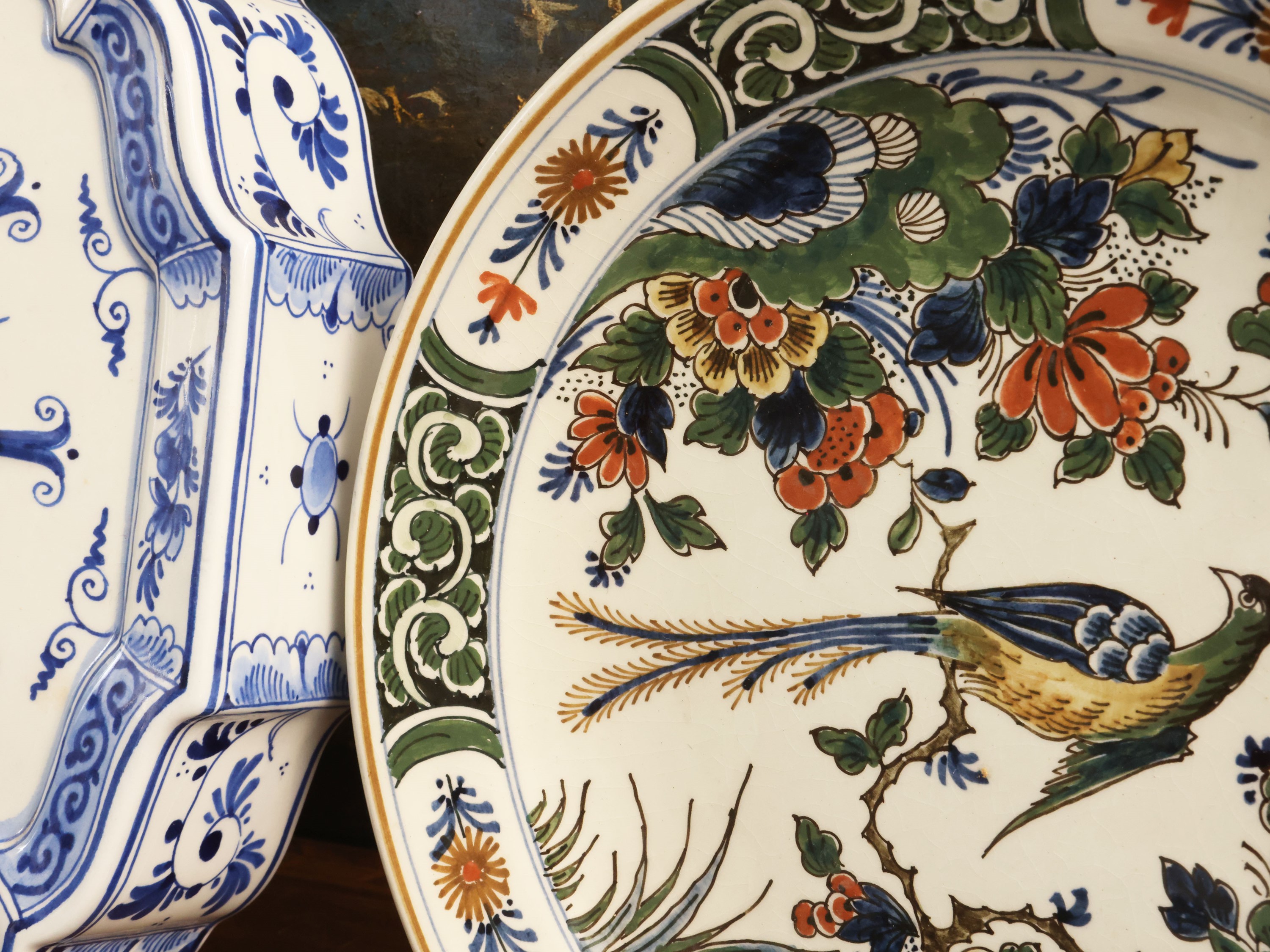 Miscellanea di accessori decorativi in terraglia policroma blu, imitazione modelli olandesi (orol...