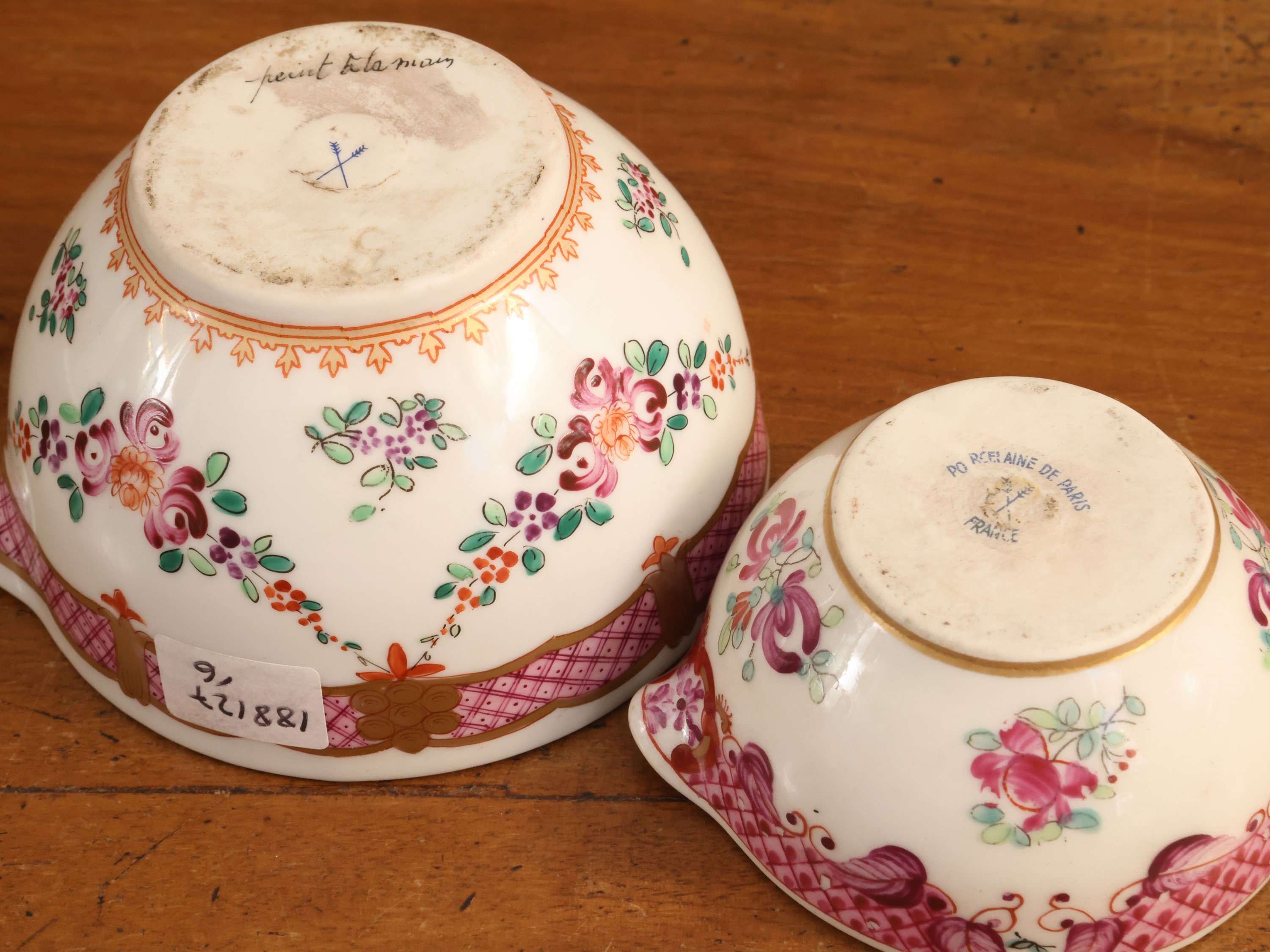 Porcellane da collezione, piattino Vienna (prima metà XX secolo) e piccoli mortai Sèvres