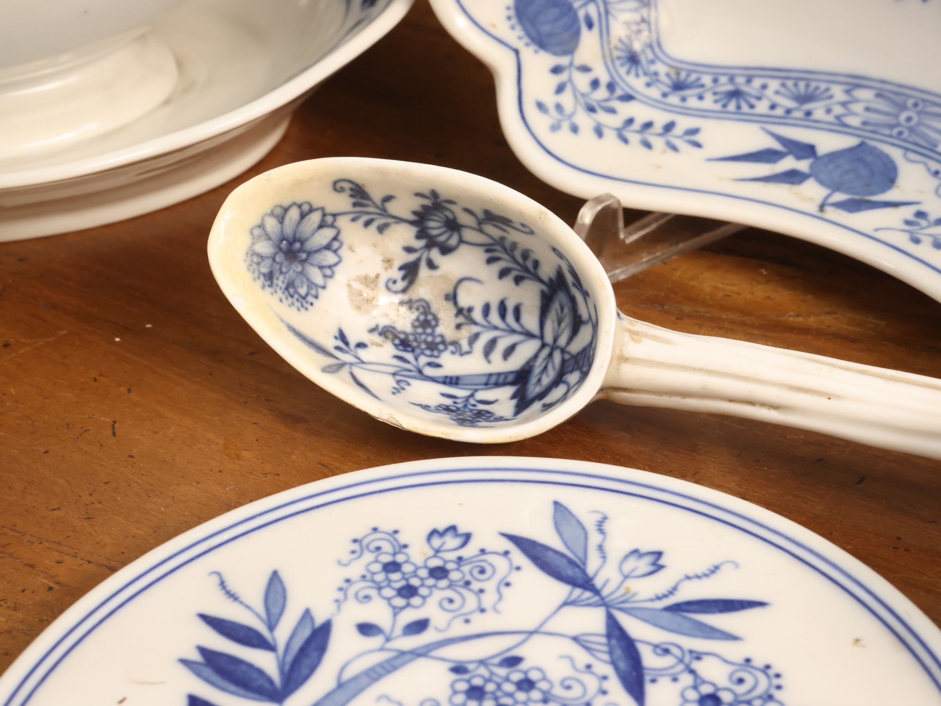 Porcellana tedesca, Set per brunch decorato in monocromia blu con motivo a fiore di cipolla