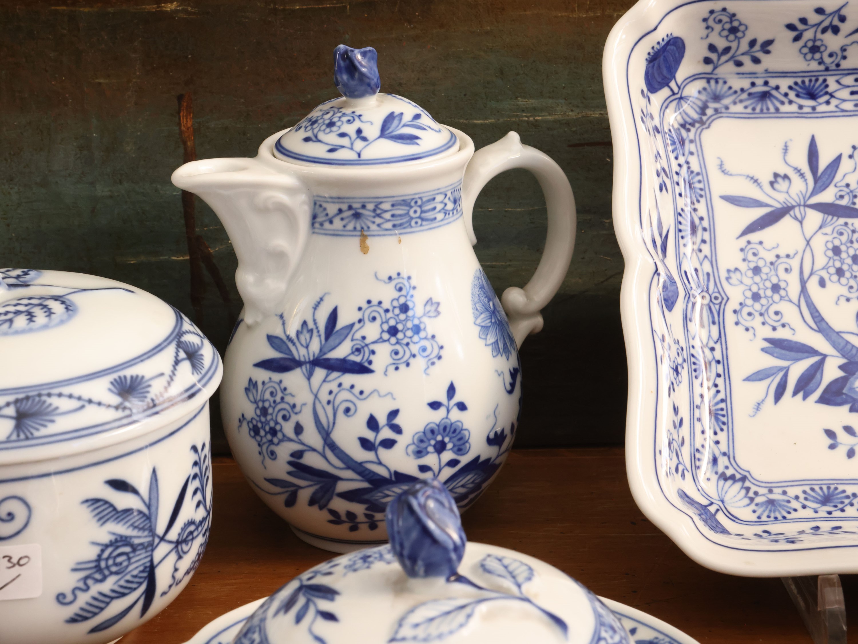 Porcellana tedesca, Set per brunch decorato in monocromia blu con motivo a fiore di cipolla