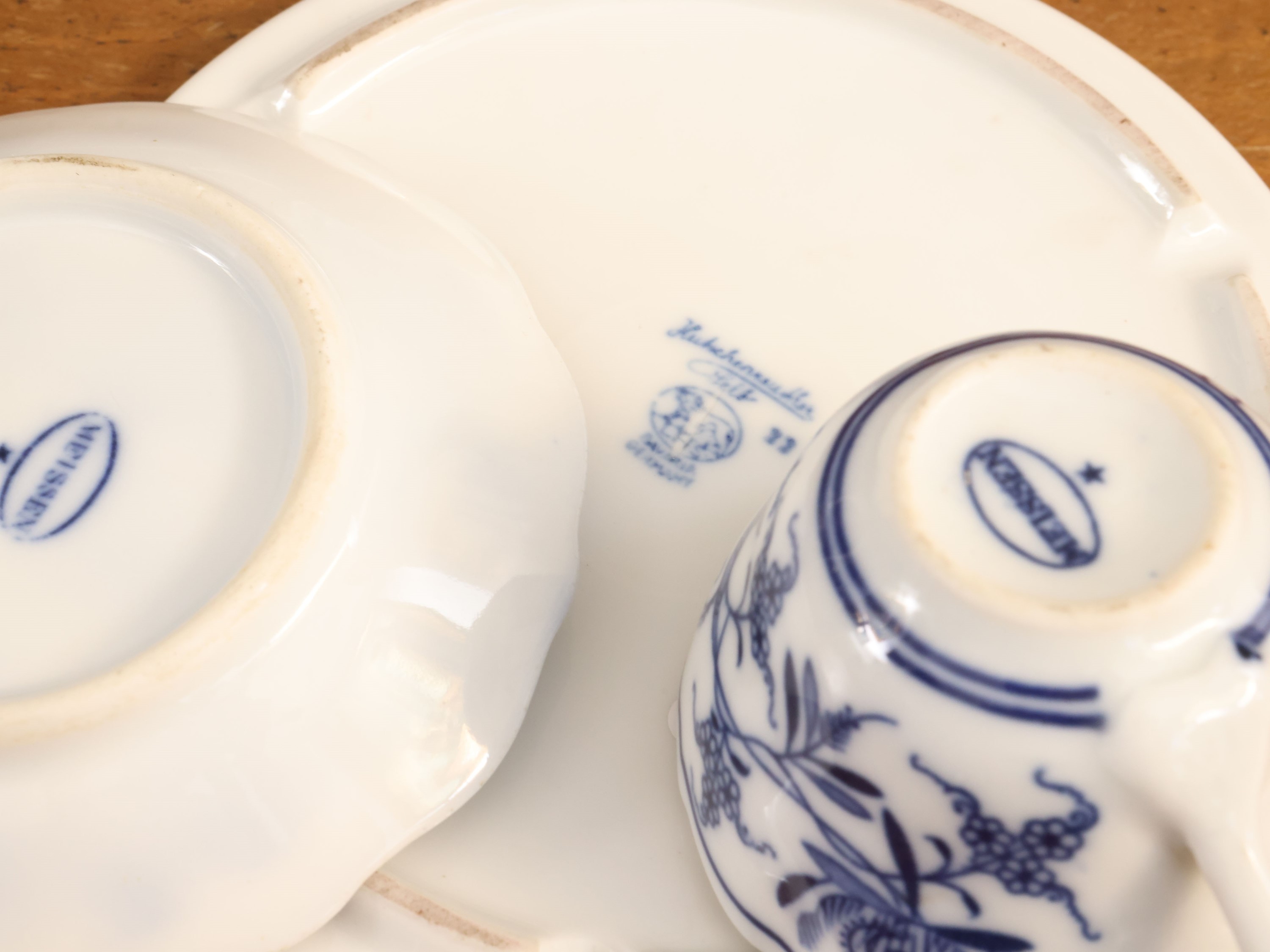 Porcellana tedesca, Set per brunch decorato in monocromia blu con motivo a fiore di cipolla