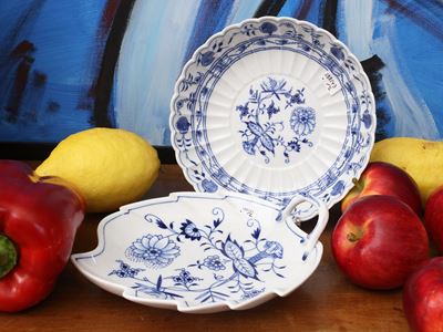Meissen, Due cestini porta-bonbon in porcellana con decorazione monocroma blu