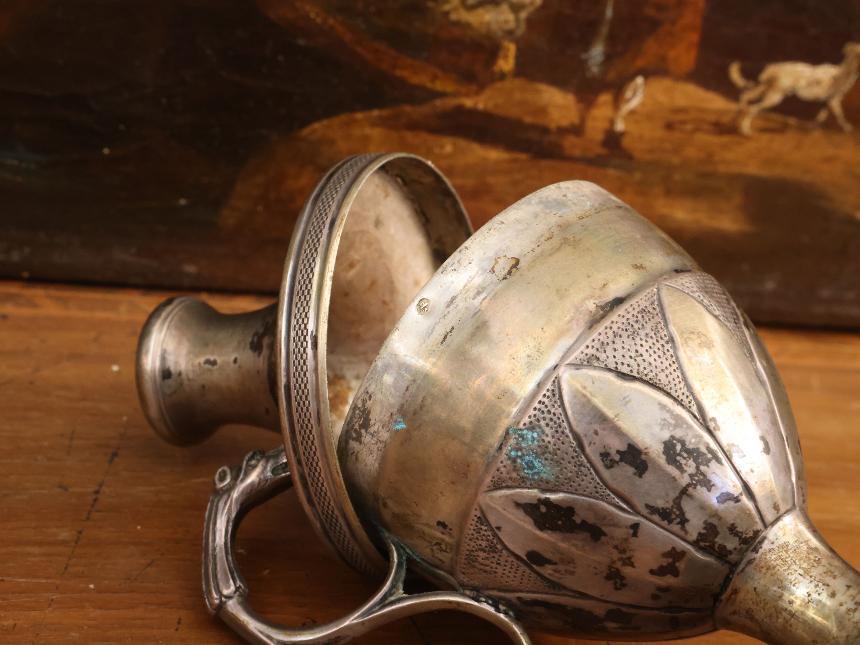 Argenteria da collezione, secchiello per acqua benedetta e oggetti decorativi in stile storico (S...