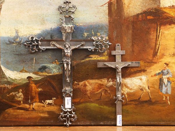 Due crocifissi in argento