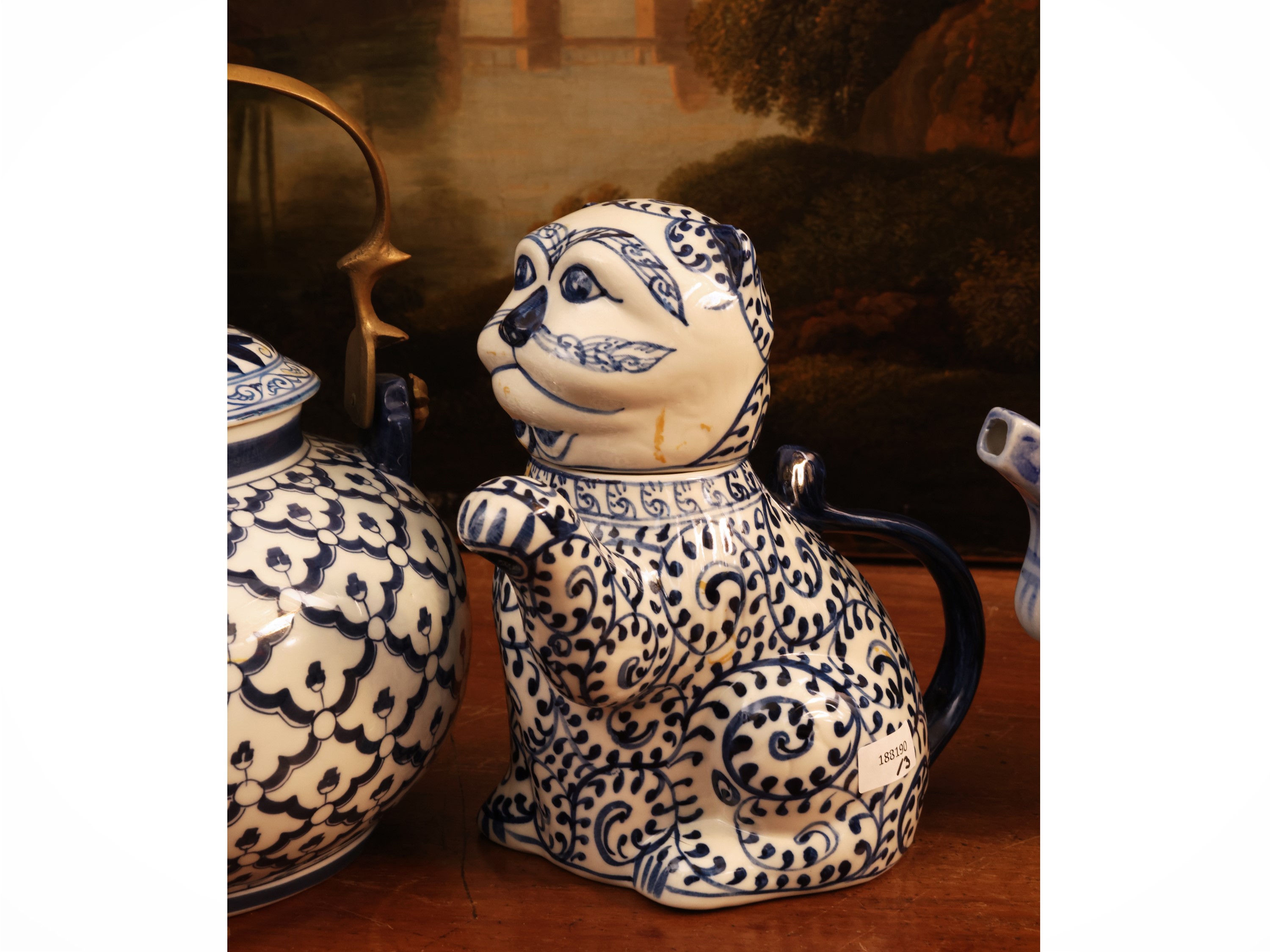 Set di tre teiere in porcellana policroma, monocromia blu, gusto orientale