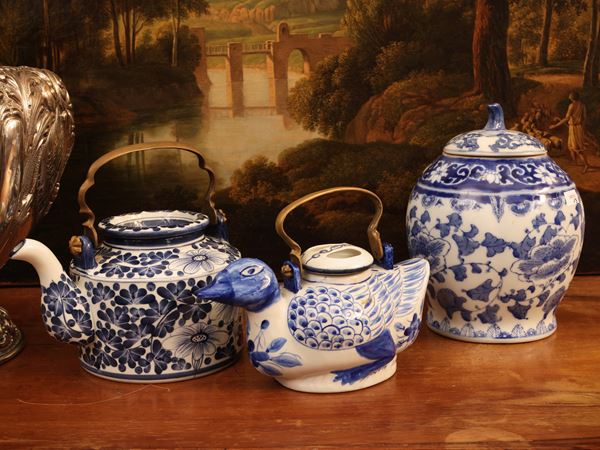 Oriental-style porcelain accessories