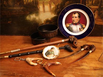 Oggetti da collezione per gentlemen, calzascarpe animalier, tagliacarte e accessori da scrittoio