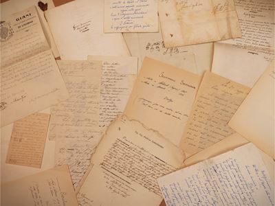 Raccolta di lettere manoscritte indirizzate a ecclesiastici, documenti incollati su fogli