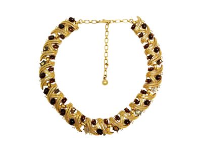 Trifari, Girocollo “Cordon d’or” in trifanium dorato con cabochon color ambra e strass incolore