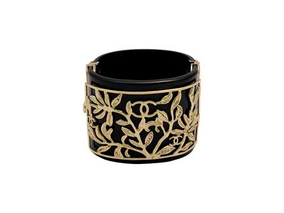 Chanel - Bracciale Rigido in Resina e Legno