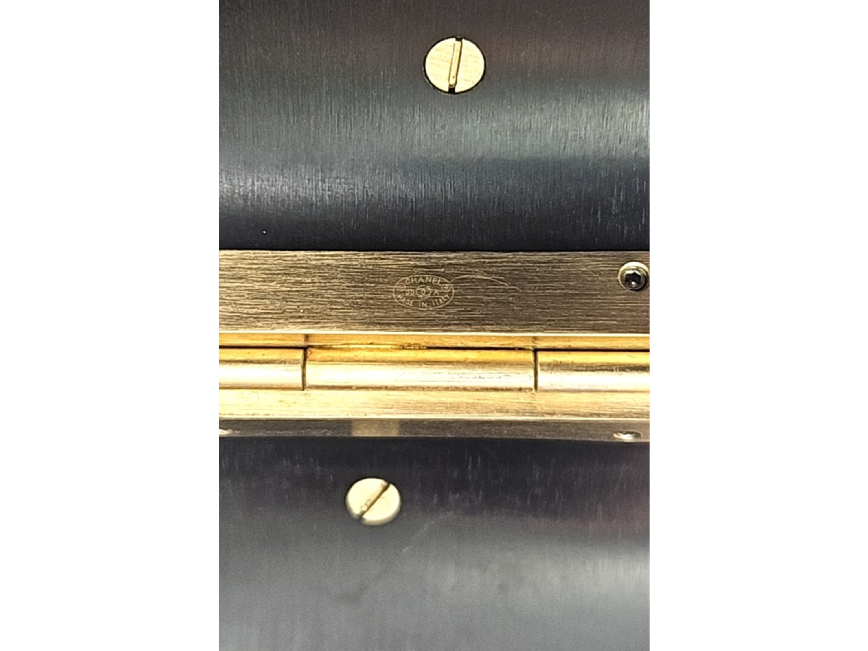 Chanel - Bracciale Rigido in Resina e Legno