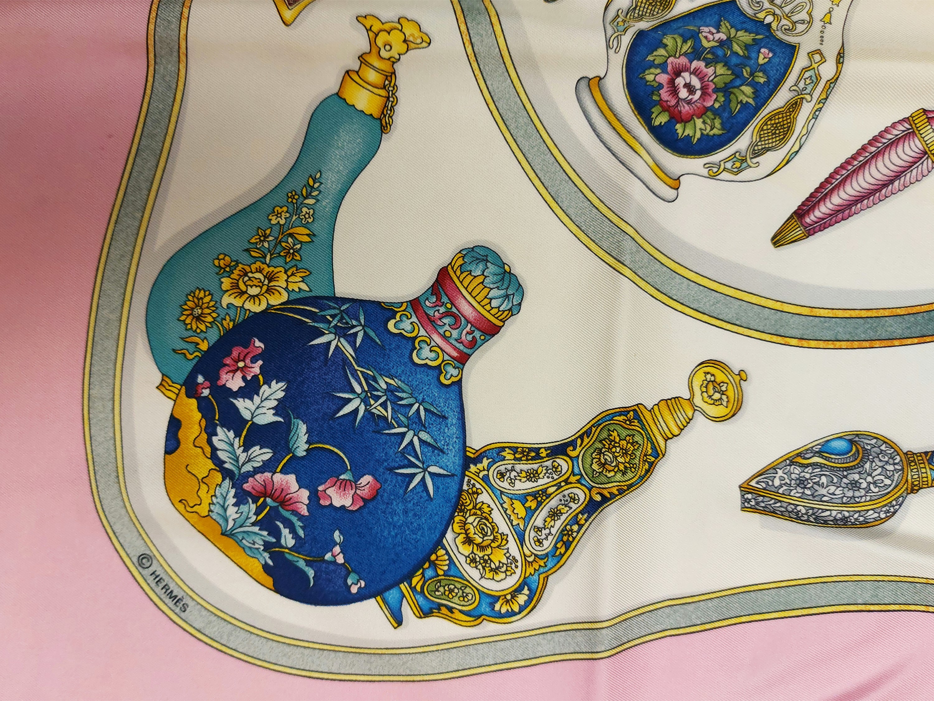 Hermès - Foulard in Seta "qu'importe le Flacon..."
