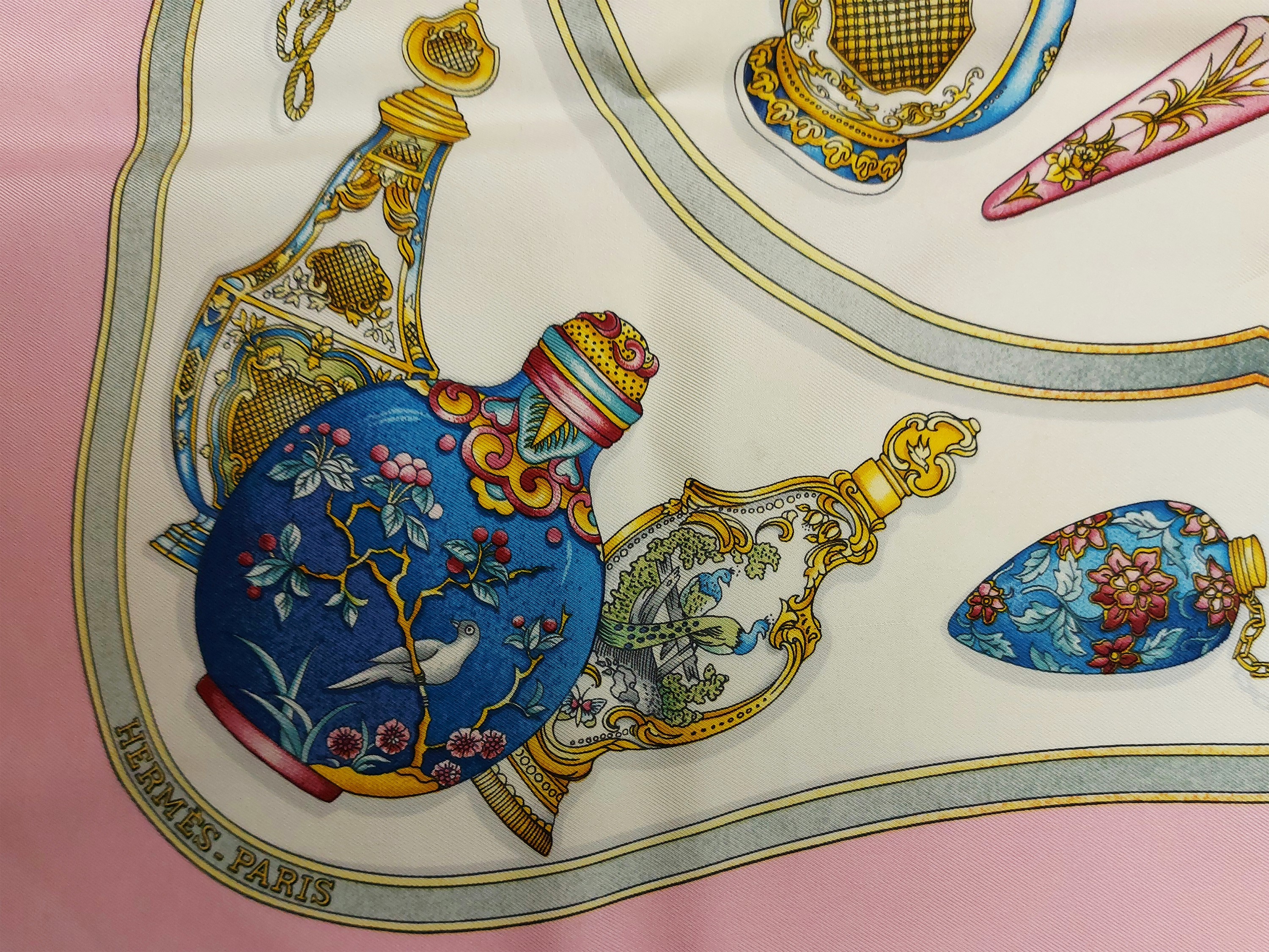 Hermès - Foulard in Seta "qu'importe le Flacon..."