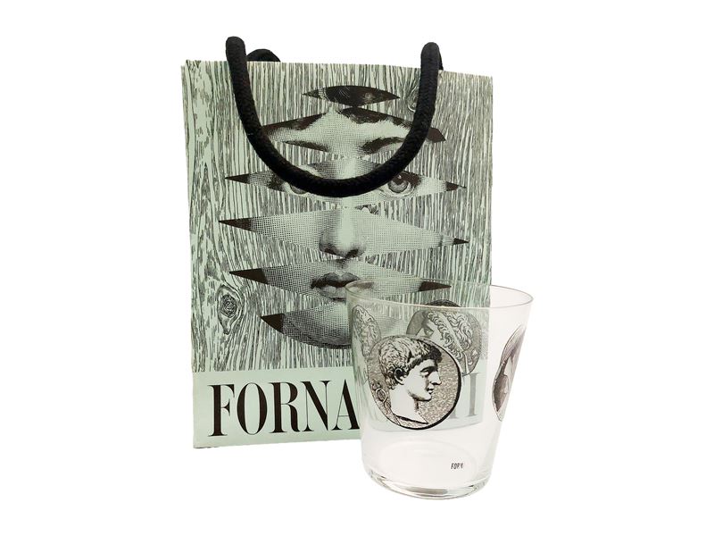 Fornasetti, Bicchiere con decoro a cammei antichi