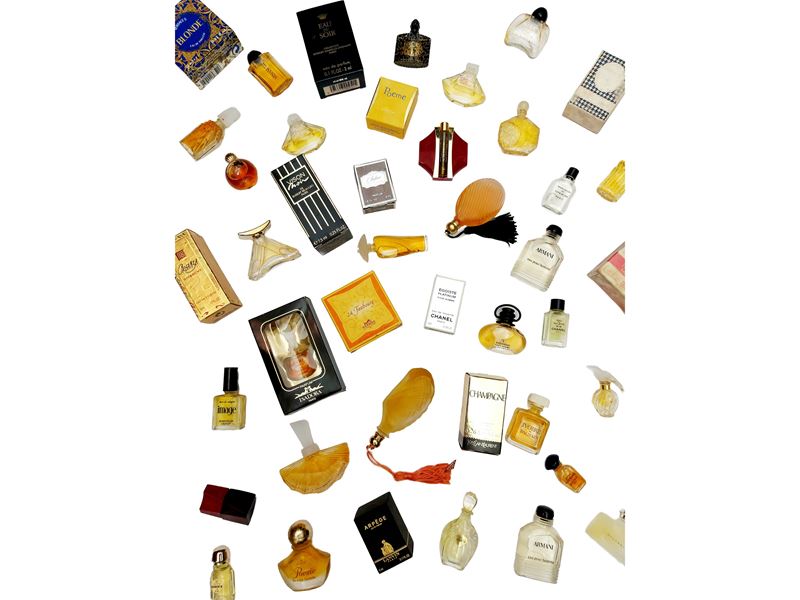Grande collezione di profumi mignon