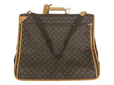 Louis Vuitton, Porta abiti da viaggio in tela Monogram con finiture in vacchetta naturale e acces...