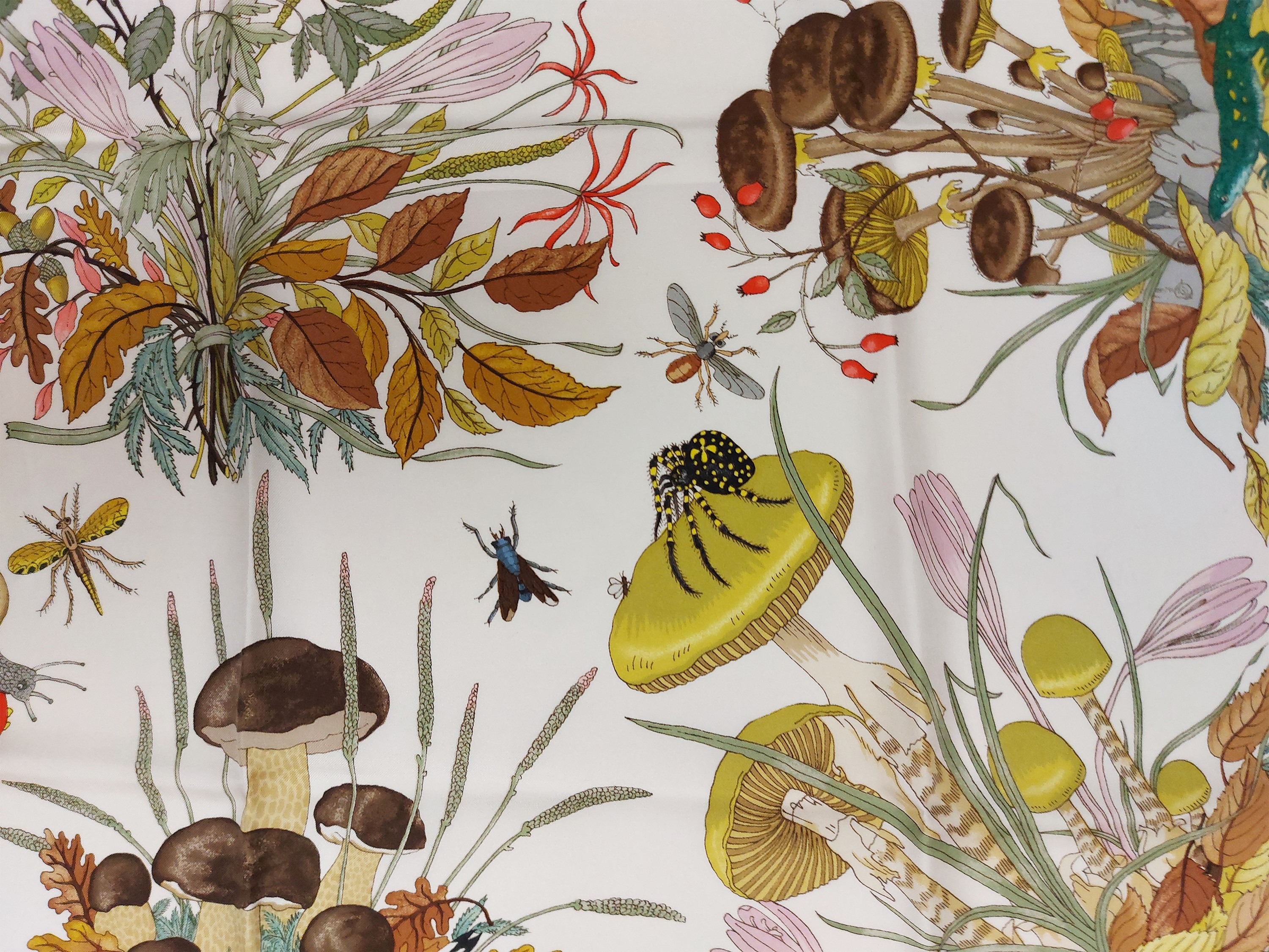Gucci - Foulard in Seta "funghi"