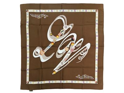 Louis Vuitton, Foulard in seta con grande motivo “LV” e loghi multicolore, 86x86 cm