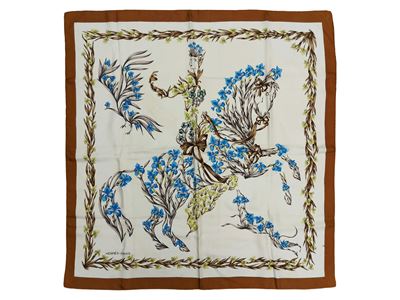 Hermès, Foulard in seta “Cheval fleuri” disegnato da Henri d’Origny