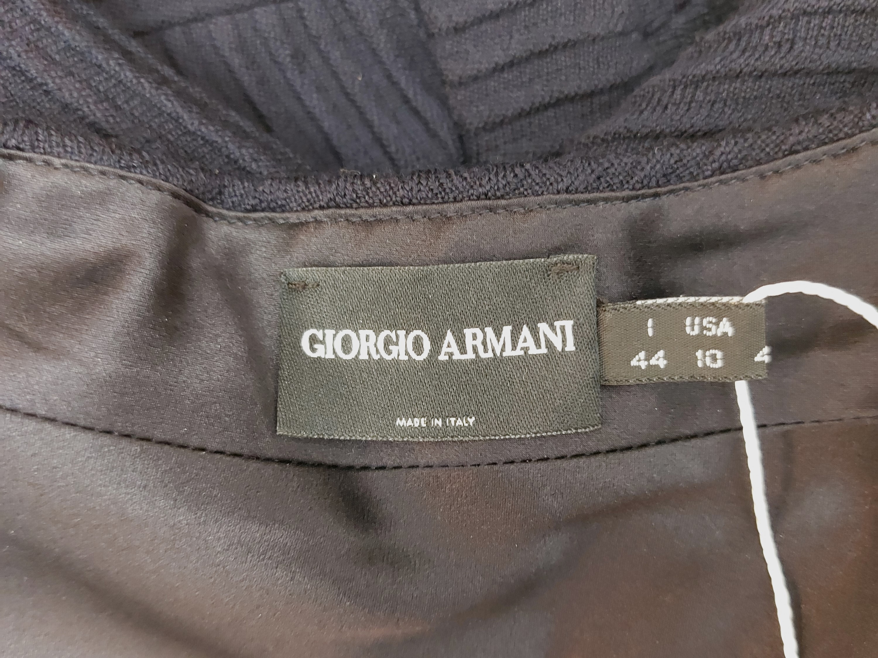 Giorgio Armani, Top in lana blu con modello incrociato e fodera in seta