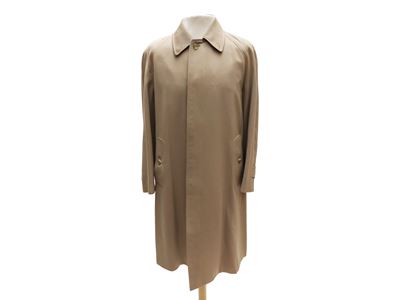 Burberrys, Trench da uomo in lana color cammello