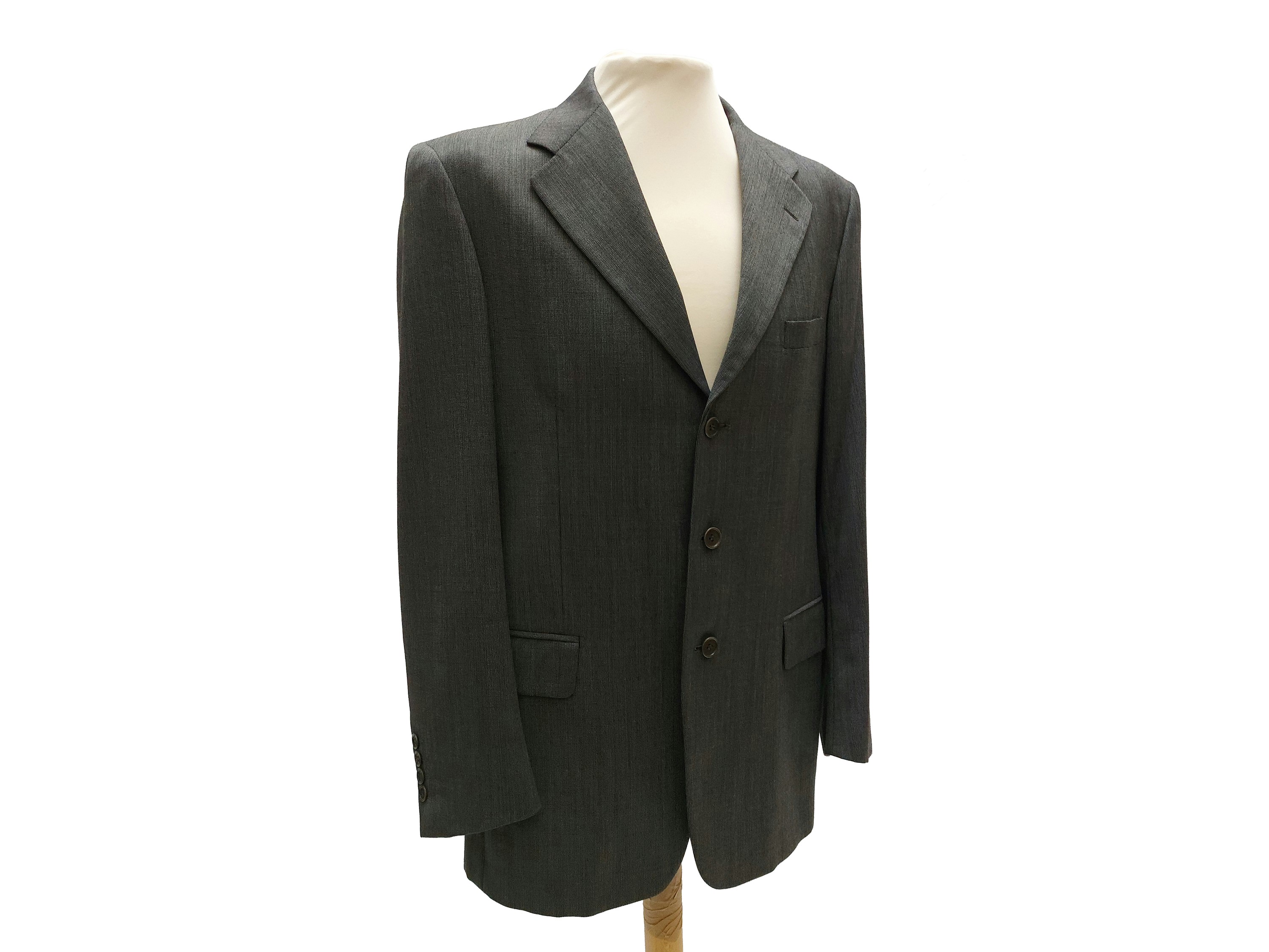 Story Uomo, Completo da uomo in lana “sale e pepe” in tessuto Ermenegildo Zegna, monopetto a tre ...