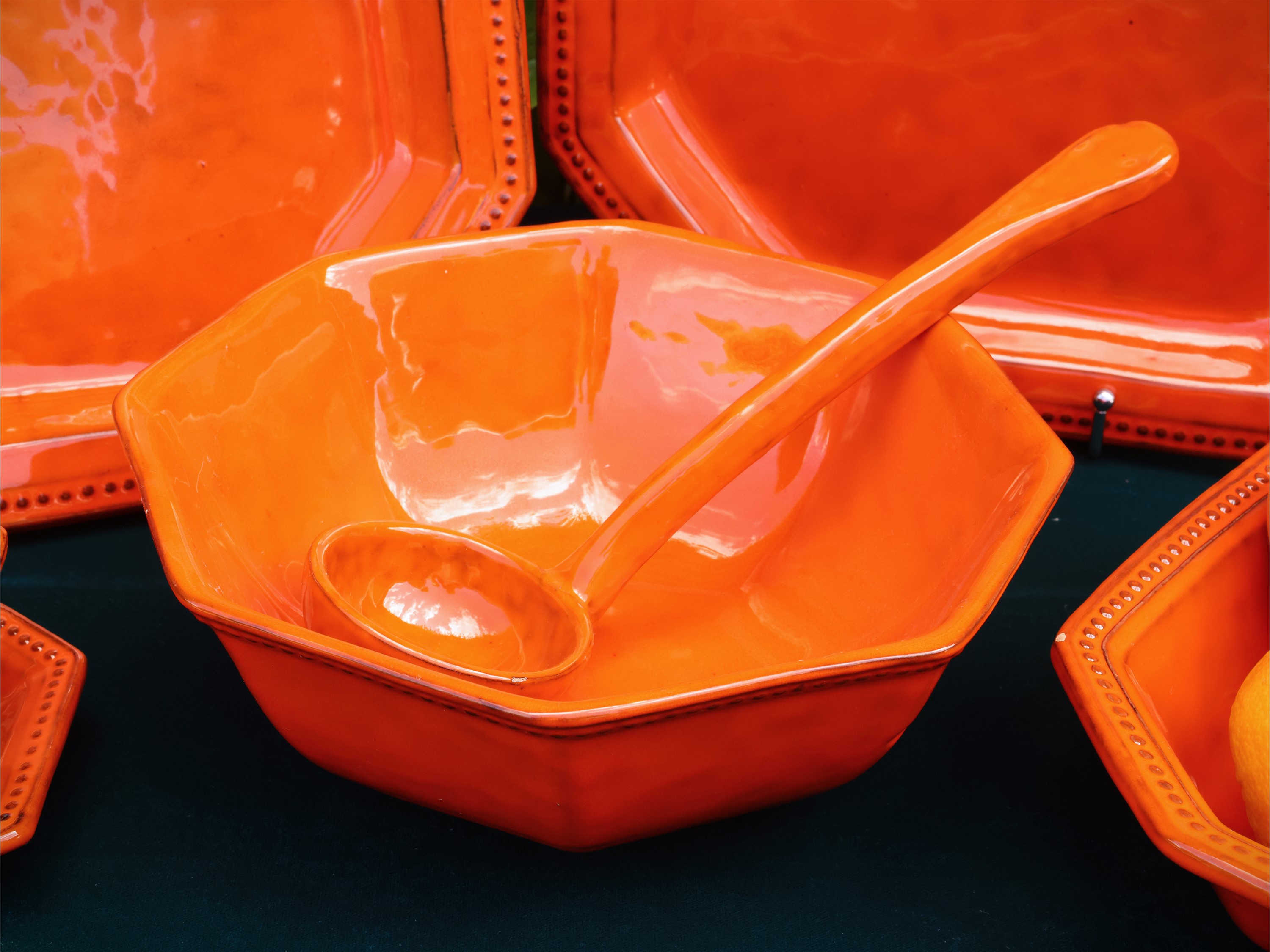 Servizio di Piatti da Buffet in Ceramica Smaltata Arancio