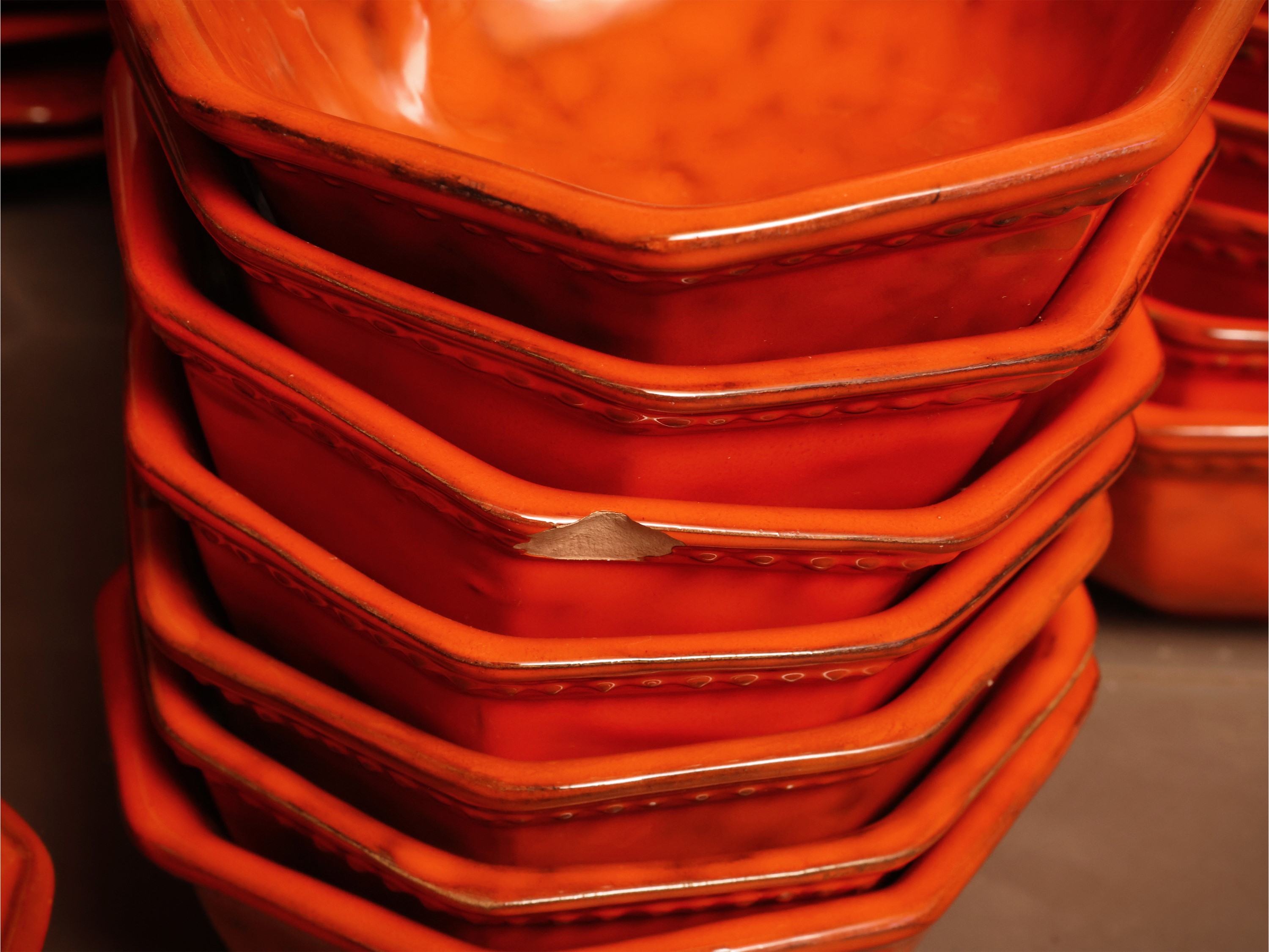 Servizio di Piatti da Buffet in Ceramica Smaltata Arancio