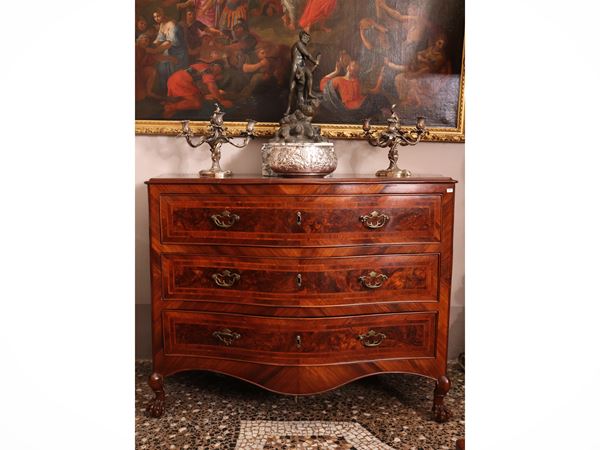 Chest of drawers veneered in feather and mahogany root and other essences