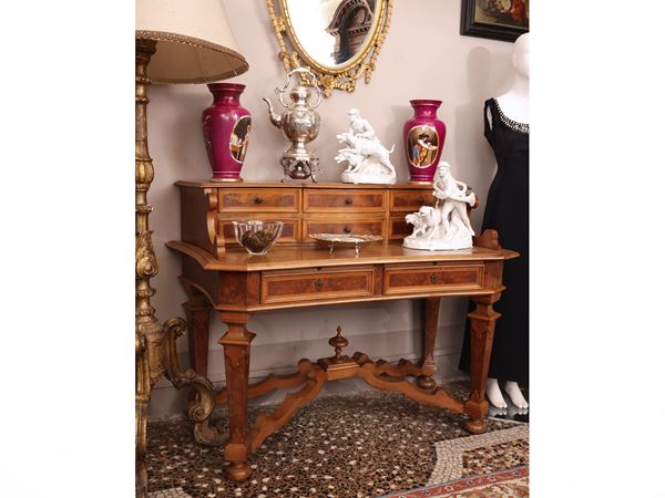 San Filippo desk veneered in walnut and walnut root
