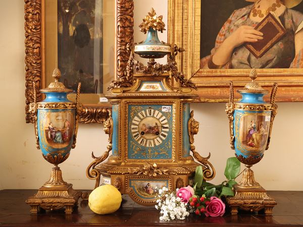 Fireplace triptych in polychrome porcelain and gilded bronze