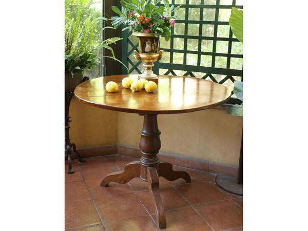 Tavolo in noce